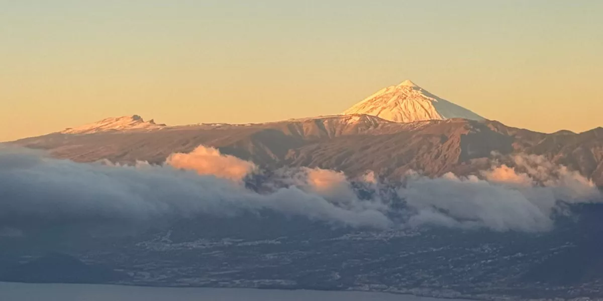 Imagen aérea de la nevada en El Teide tras la borrasca Emilia / AH