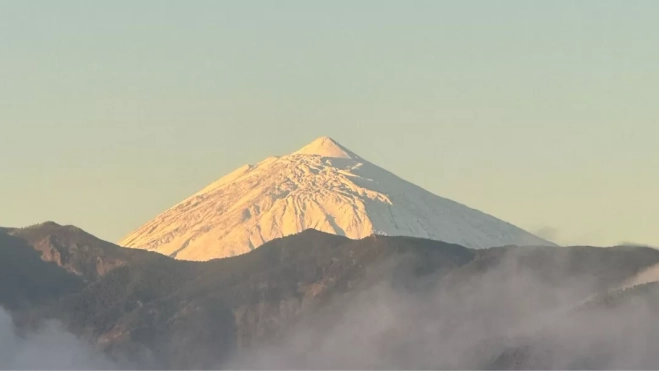 Así se ve El Teide nevado tras la borrasca Emilia / AH Así se ve El Teide nevado tras la borrasca Emilia / AH