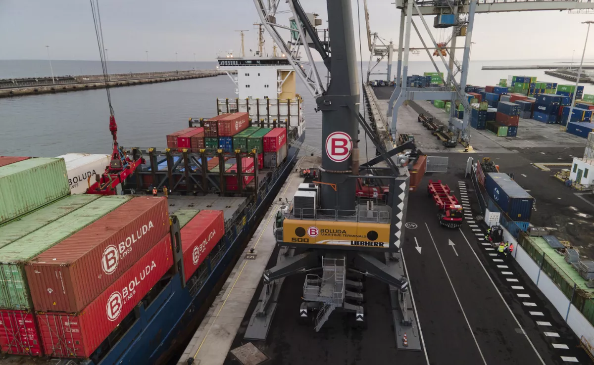 Una operación de Boluda en el Puerto de Arrecife, en Lanzarote. / BOLUDA