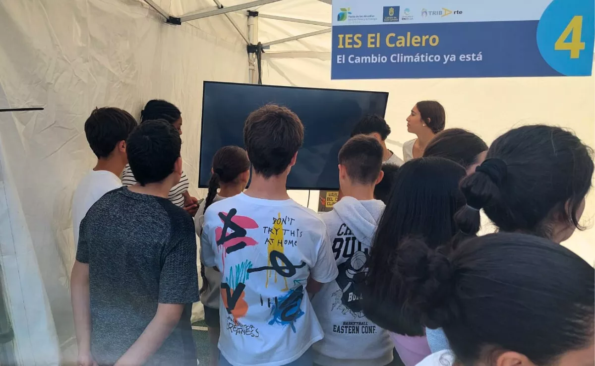 Estudiantes del IES El Calero en una actividad sobre el cambio climático / CEDIDA