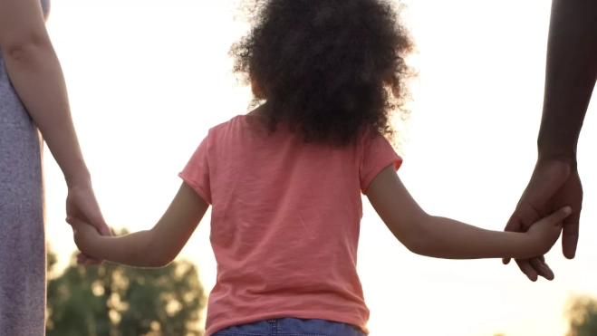 Una menor con su familia.IMAGEN DE LA RED Una menor con su familia.IMAGEN DE LA RED