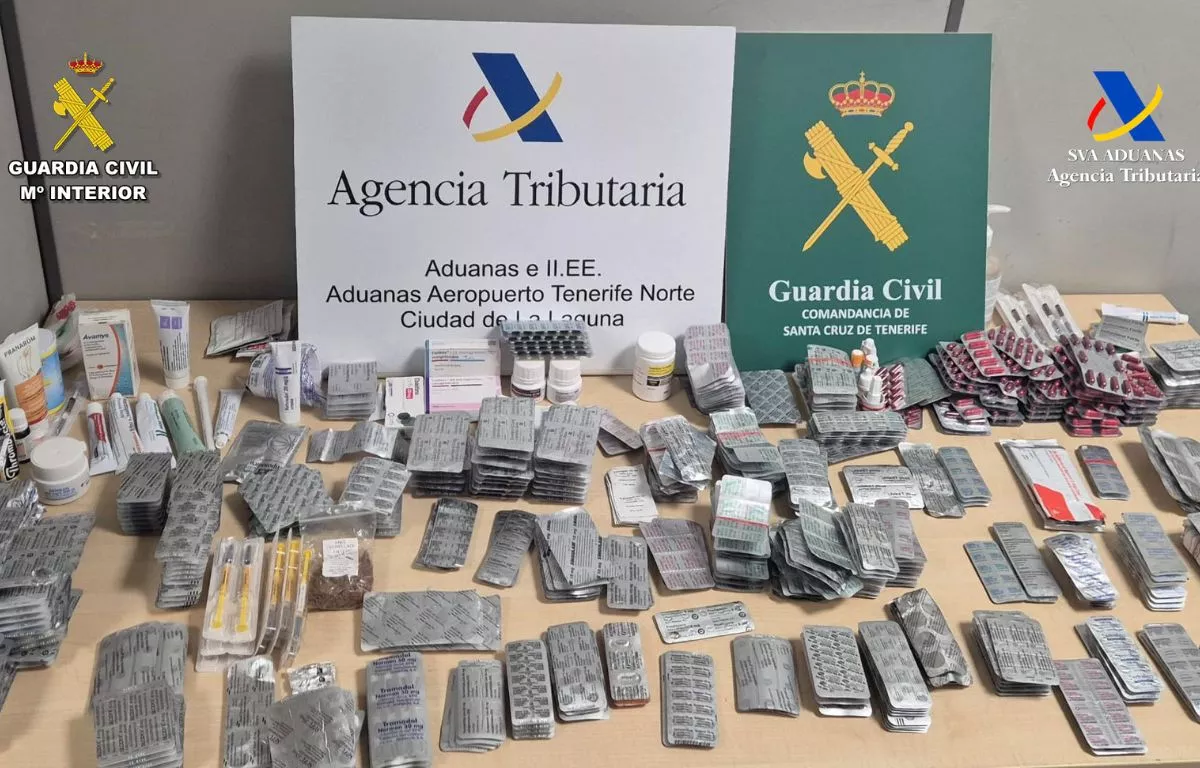 Intervenidos más de 70.000 medicamentos en 20 maletas en Tenerife Norte. GUARDIA CIVIL