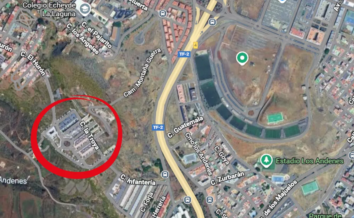 Una promotora busca desbloquear una parcela para construir pisos y comercios cerca de Montaña Pacho./ MAPS