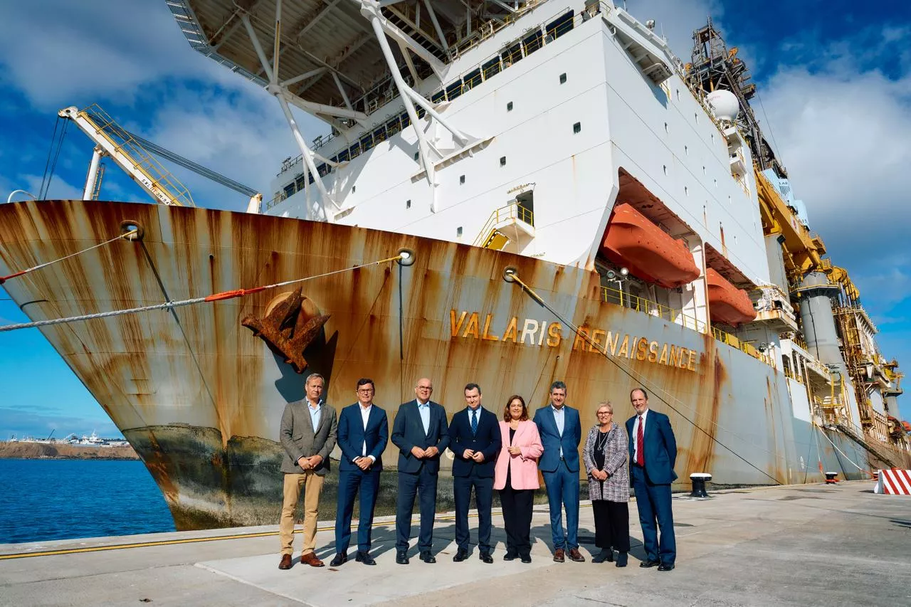 Ingeniería pionera en Las Palmas: el puerto recicla cajones de hormigón para ganar línea de atraque