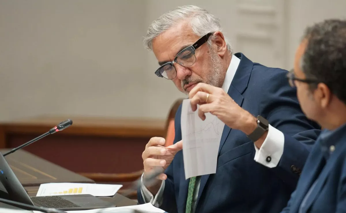El rector de la ULPGC, Lluís Serra, durante una comparecencia en el Parlamento / EFE