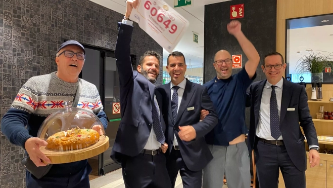 Agraciados por el quinto premio que ha caido en Siete Palmas. AH