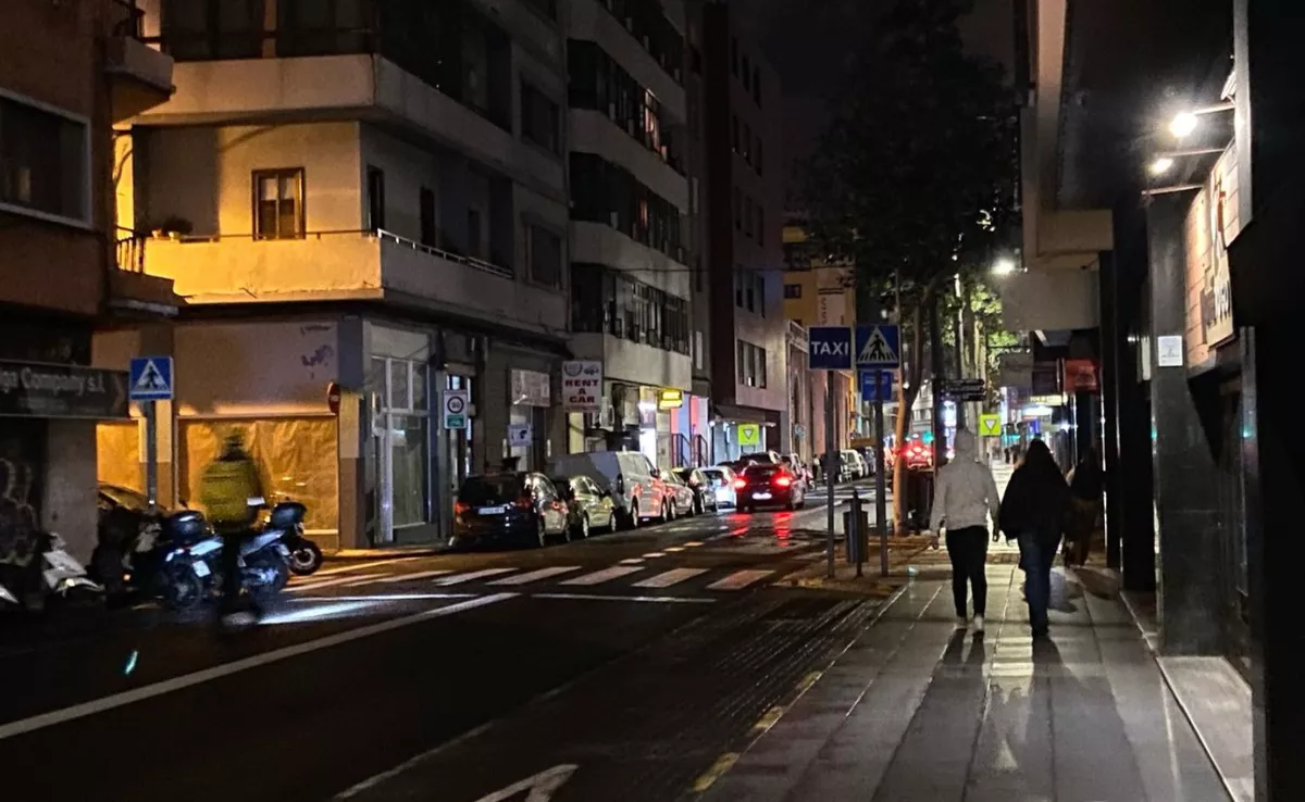 Calle Albareda a oscuras por la falta de alumbrado / DENUNCIA CIUDADANAS 