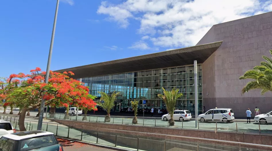 Exterior del intercambiador de Santa Cruz de Tenerife. / GOOGLE
