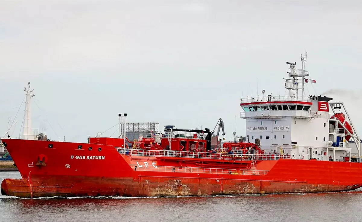 El buque 'CGAS Saturn', asaltado a principios de diciembre en el Golfo de Guinea. Nueve tripulantes siguen secuestrados por piratas africanos. / RED 