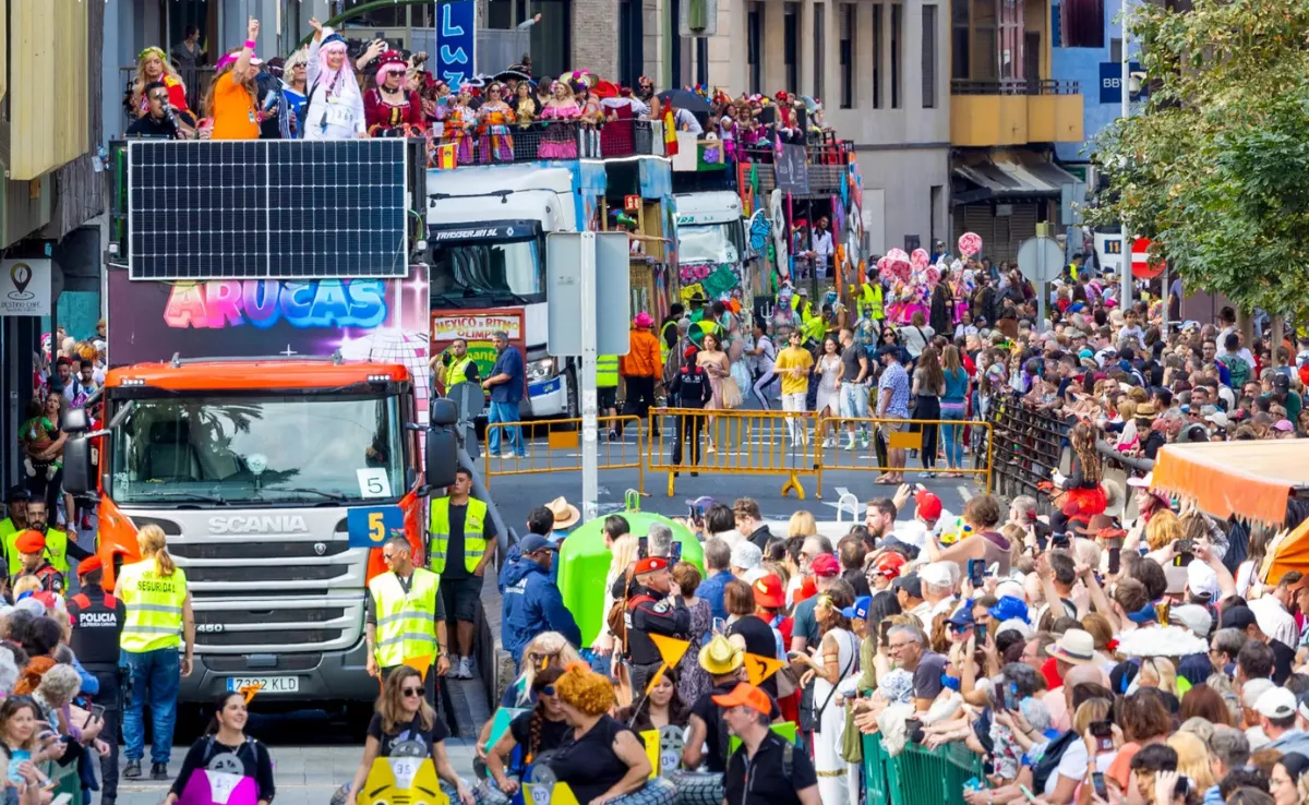 Imagen de la cabalgata del Carnaval de Las Palmas / EFE - QUIQUE CURBELO