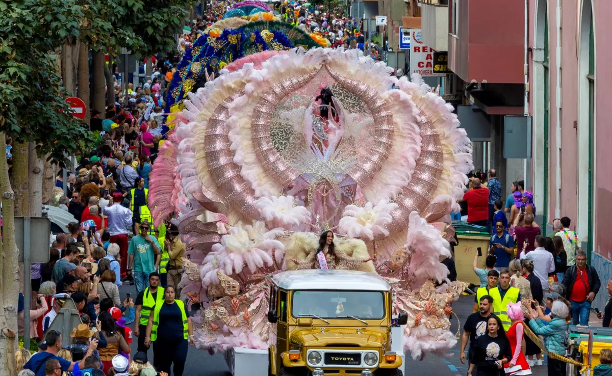 Imagen de la cabalgata del Carnaval de Las Palmas / EFE - QUIQUE CURBELO