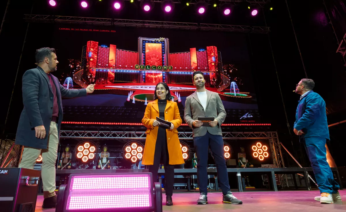  La alcaldesa de Las Palmas de Gran Canaria, Carolina Darias, ha presentado este lunes el escenario de la próxima edición del carnaval, dedicada a 'Las Vegas' / EFE - ÁNGEL MEDINA