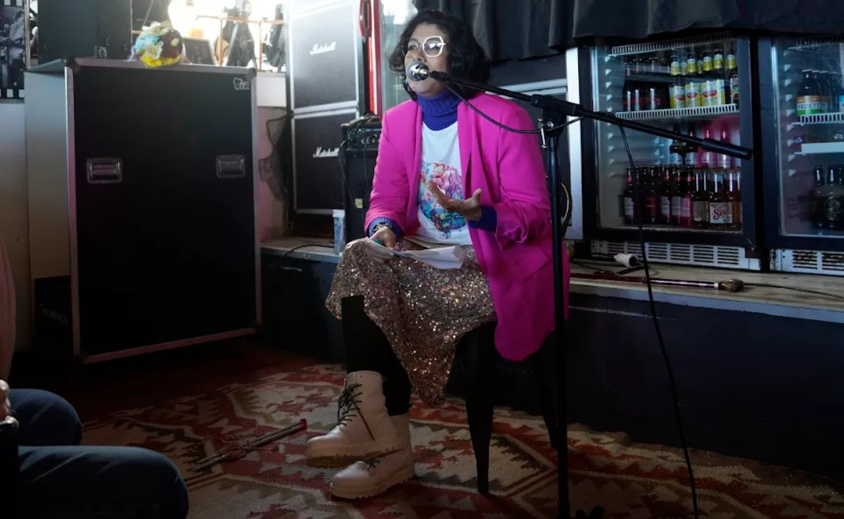 María Morales Ortega, durante la presentación de 'Los sueños de Mielina', el libro de relatos en el que cuenta su relación con la esclerosis múltiple. / AH