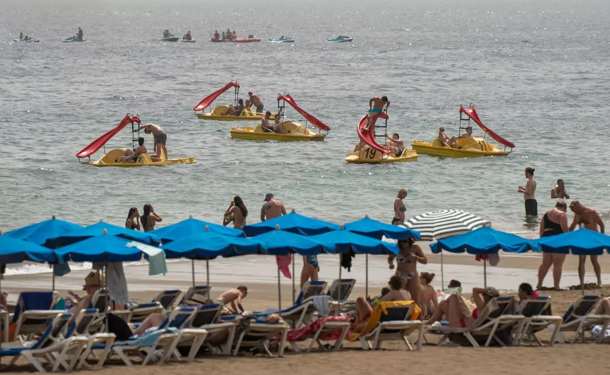 Imagen de turistas en Lanzarote / EFE - ADRIEL PERDOMO