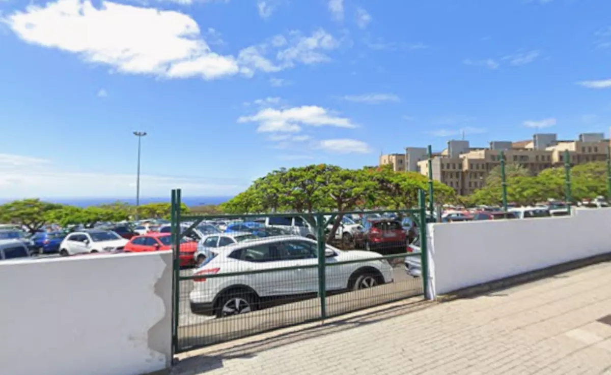 Imagen de la parcela ubicada en el número 123 de la carretera general del Rosario. / GOOGLE