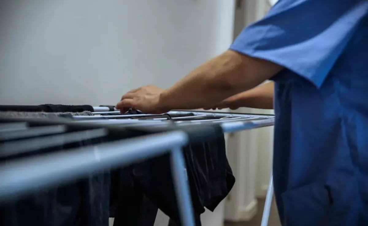 Imagen de una trabajadora del hogar / EFE