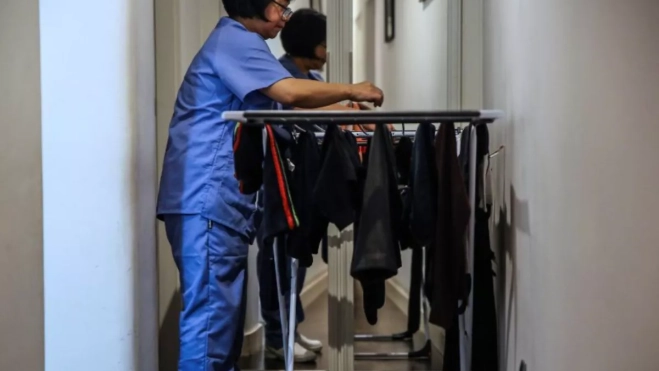 Imagen de una trabajadora del hogar / EFE