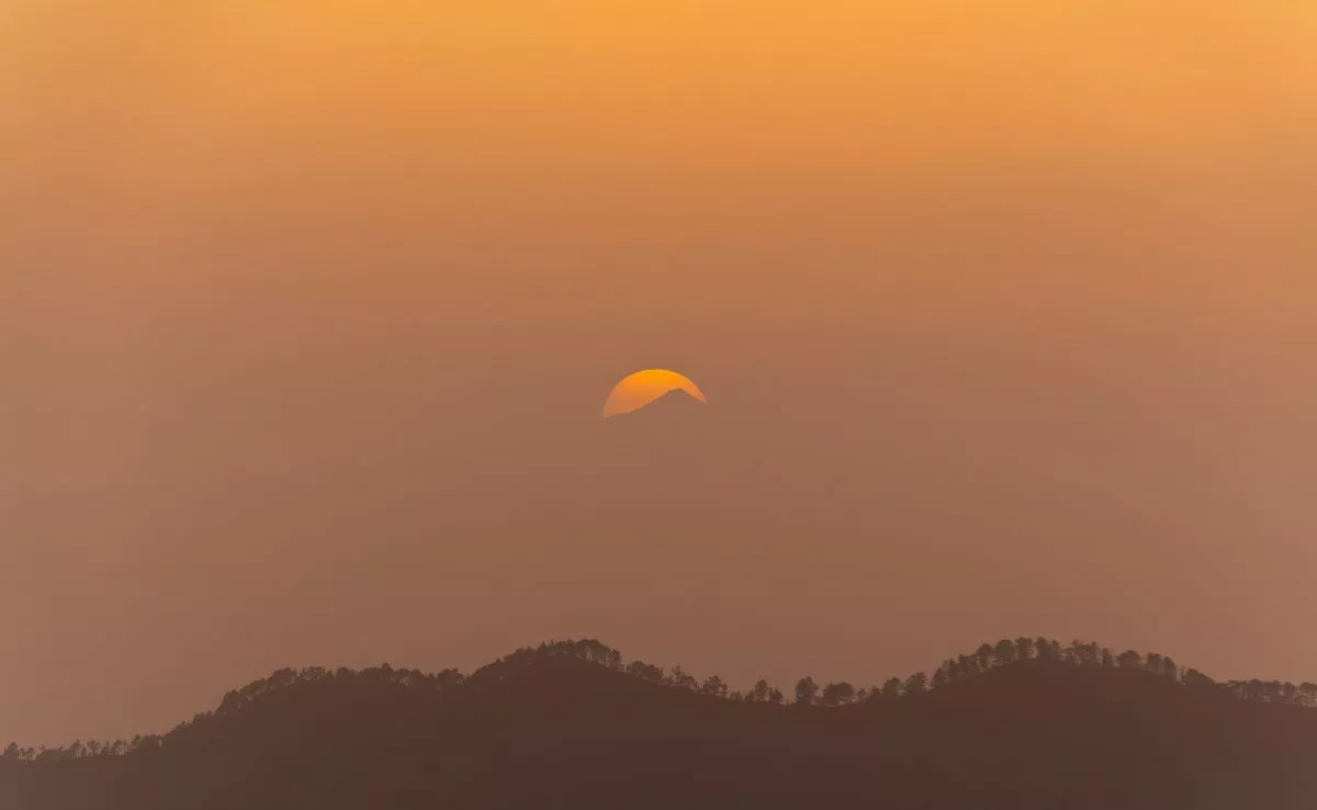 El Teide con sol de fondo durante un episodio de Calima. /Eduardo Robaina