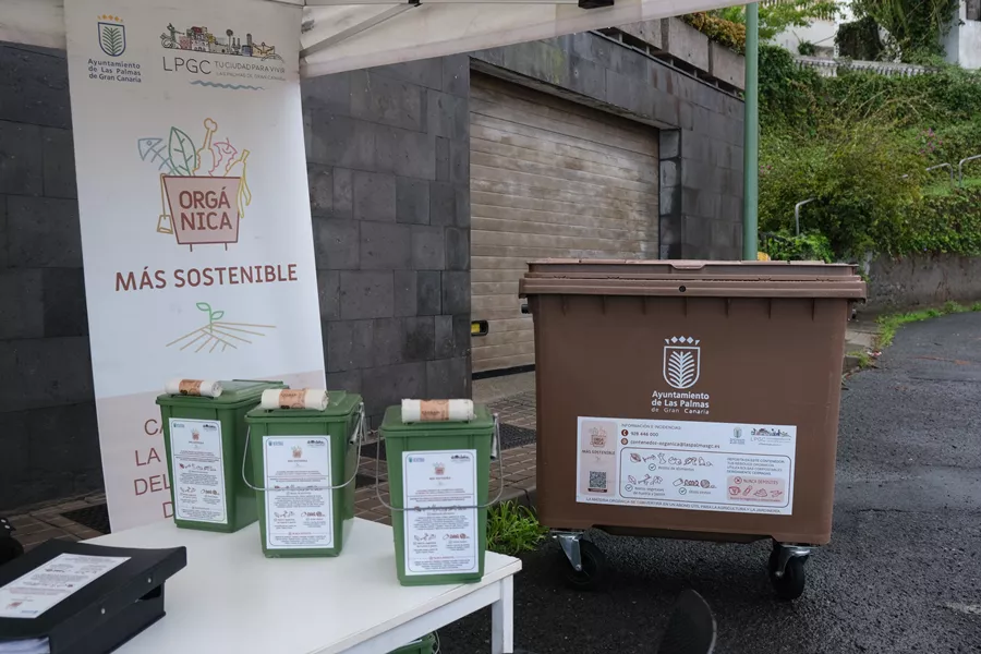 El contenedor orgánico o quinto contenedor en el barrio de Monteluz, Las Palmas de Gran Canaria. AH
