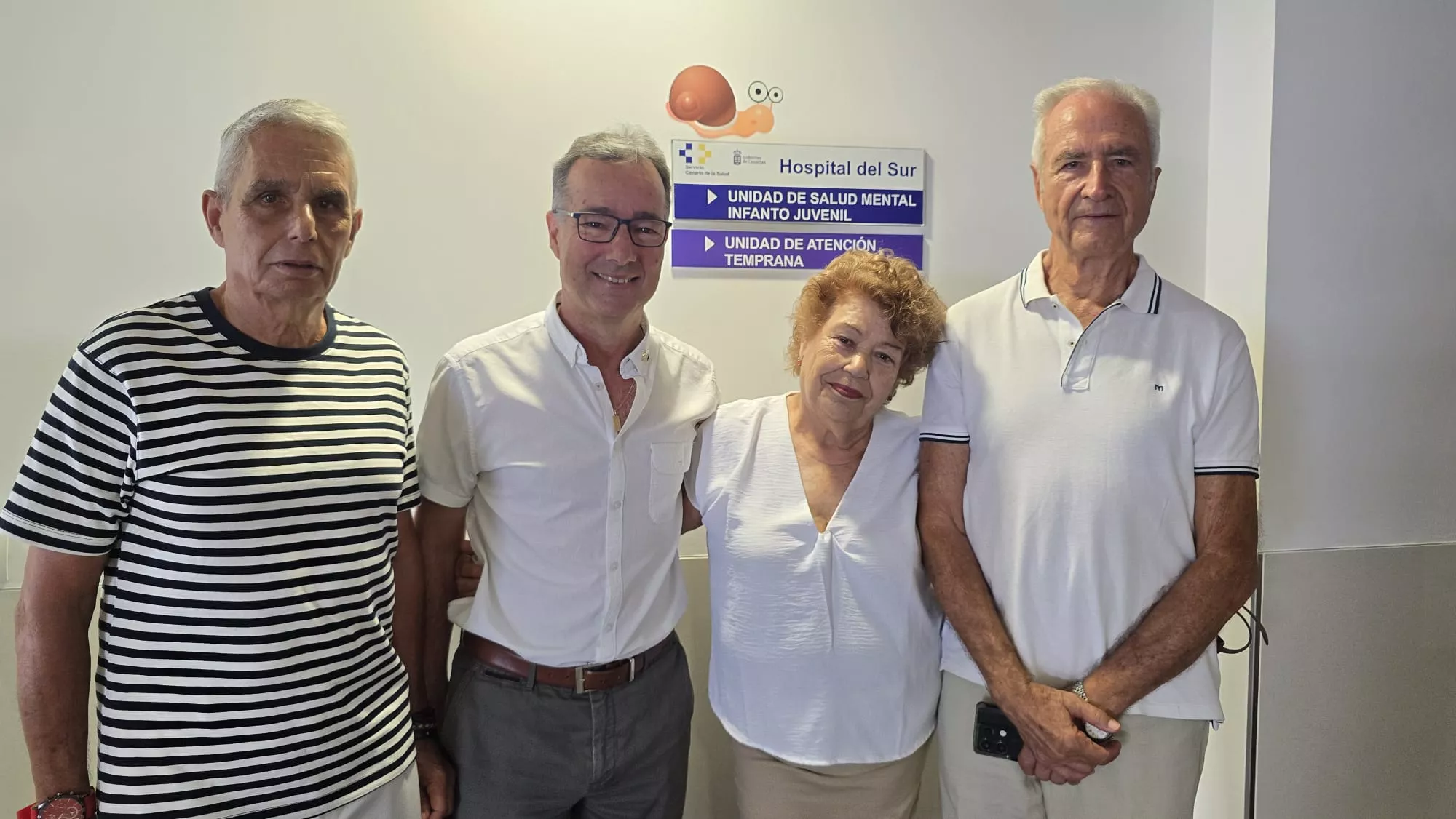 De derecha a izquierda: Segundo Marco, Bárbara Rodríguez, Jordi Esplugas y Emilio Lentini, representantes de la Plataforma Pro-Hospital Público del Sur de Tenerife. / CEDIDA