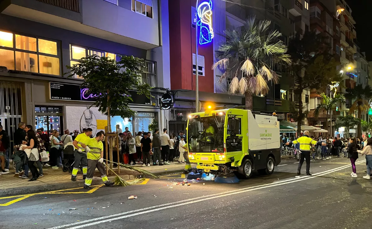 Santa Cruz activa un dispositivo especial de limpieza por la Cabalgata de Reyes