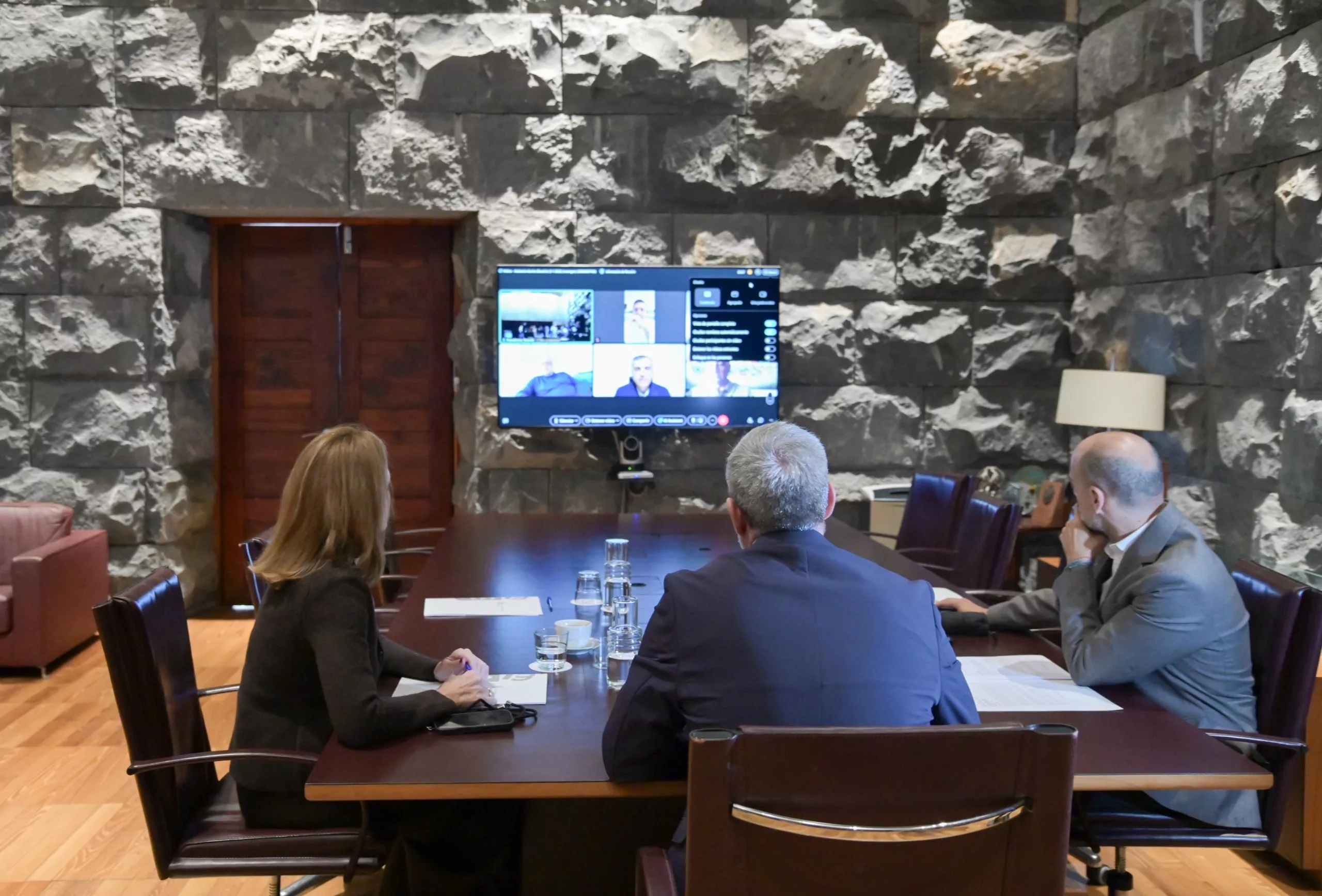 Reunión del presidente de Canarias con los portavoces parlamentarios y responsables del Ejecutivo para analizar la situación de la comunidad canaria en Venezuela. AH