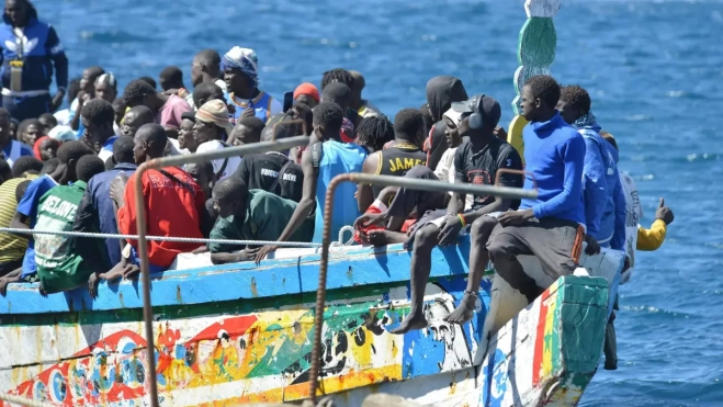 Migrantes recién llegados a El Hierro / EFE - GELMERT FINOL