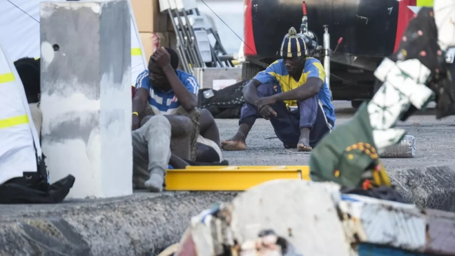 Migrantes en Tenerife / EFE - ALBERTO VALDÉS
