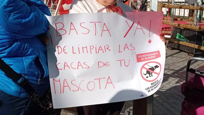 Uno de los carteles/protestas de la concentración|AH
