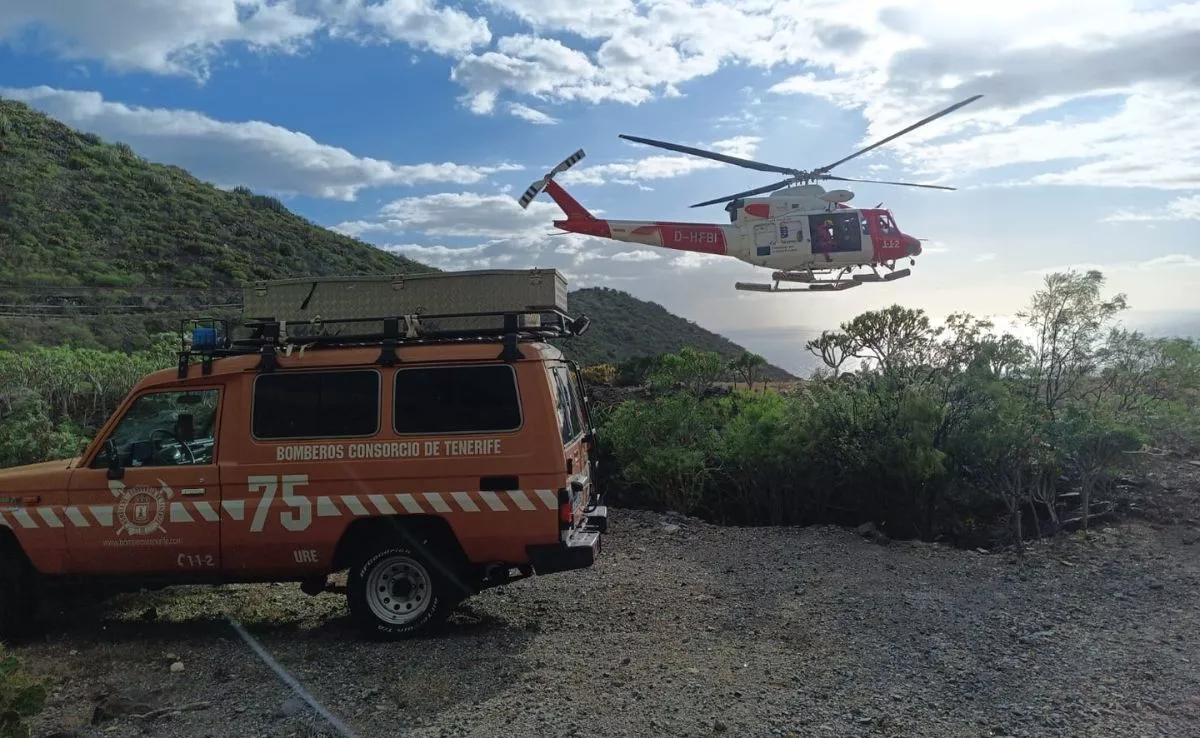 Rescate de un parapentista en el barranco de El Salitre, en Adeje. /Cedida