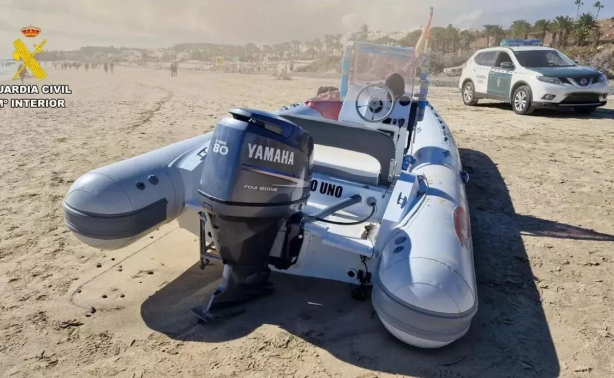 La lancha interceptada por agentes de la Guardia Civil. /Cedida