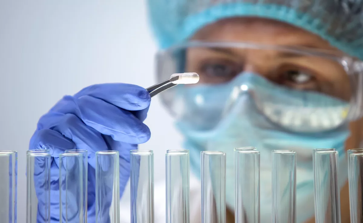 Trabajo de una profesional farmacéutica. / IMAGEN DE LA RED