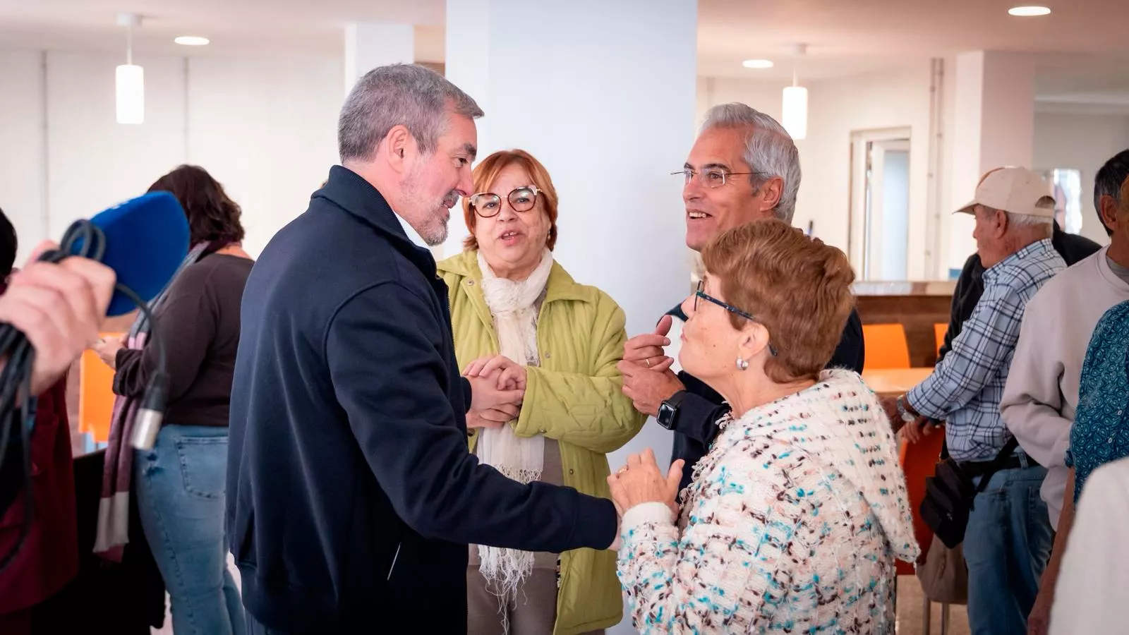 El presidente Fernando Clavijo en el Centro de Mayores de Agaete. GOBIERNO DE CANARIAS