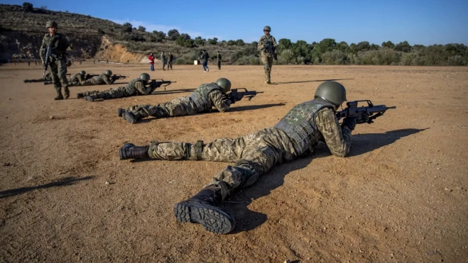 Imagen de archivo de prácticas militares / EFE - ISMAEL HERRERO Imagen de archivo de prácticas militares / EFE - ISMAEL HERRERO