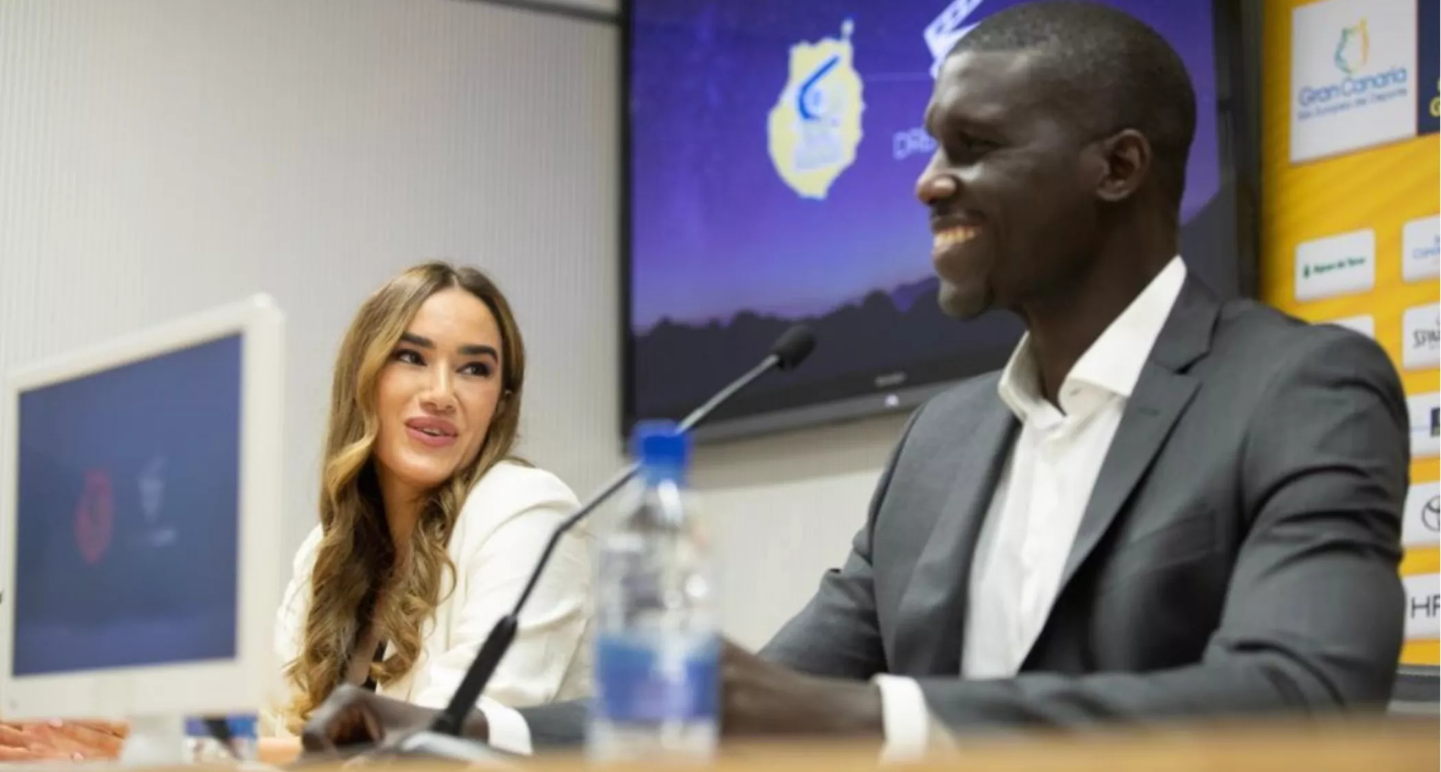 Yasmina Newport, CEO del Grupo Newport, y Sitapha Savané, presidente del Granca, durante la rueda de prensa en la que se anunció el acuerdo de patrocinio entre ambas partes. / AH