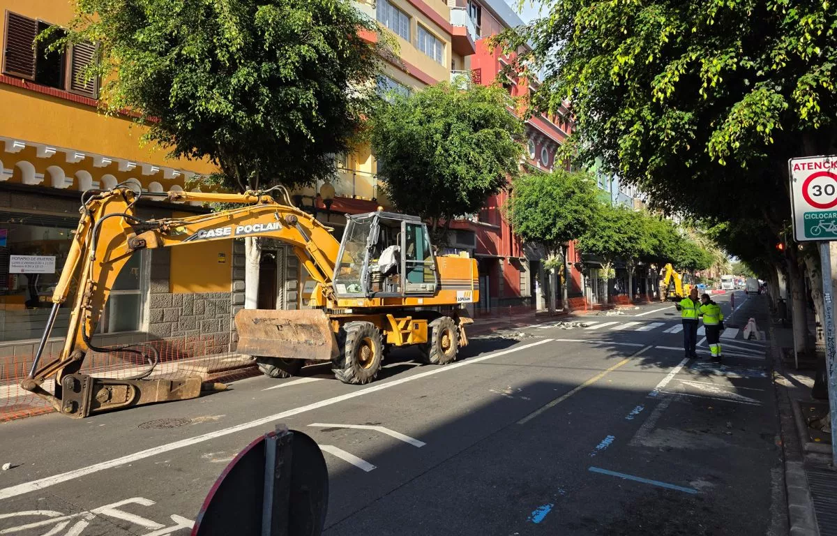 El asfaltado de Tomás Morales arranca con cortes y retenciones en Las Palmas de Gran Canaria. ALBERTO LEY- AH
