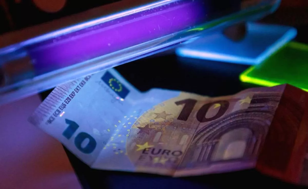Billete de 10 euros con tinta indetectable que reacciona a la luz y sirve como herramienta contra las falsificaciones. /Cedida