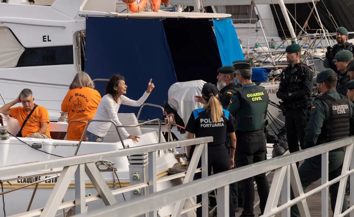 Momento del desahucio de Margarita / EFE - QUIQUE CURBELO