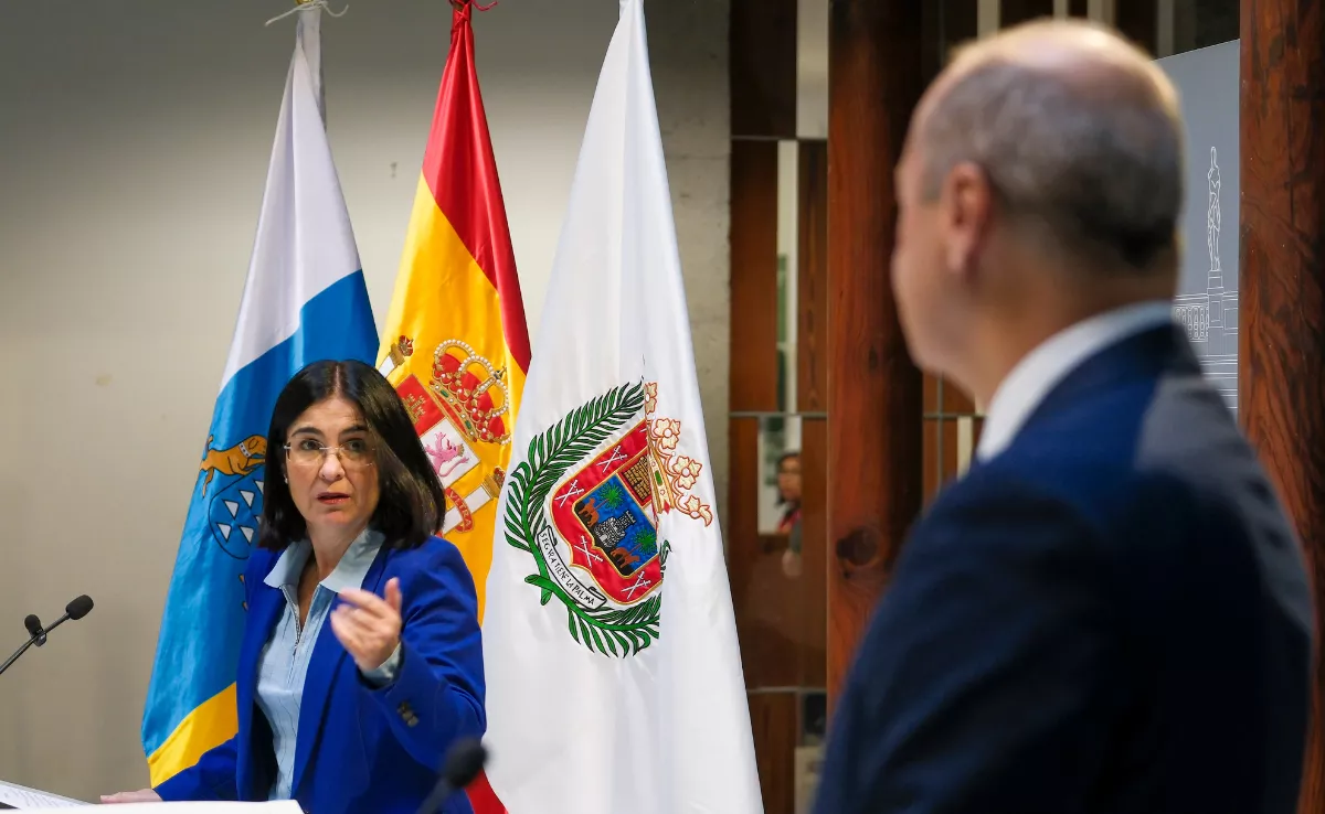 La alcaldesa Carolina Darias y el consejero del Cabildo Augusto Hidalgo / EFE - ÁNGEL MEDINA G.