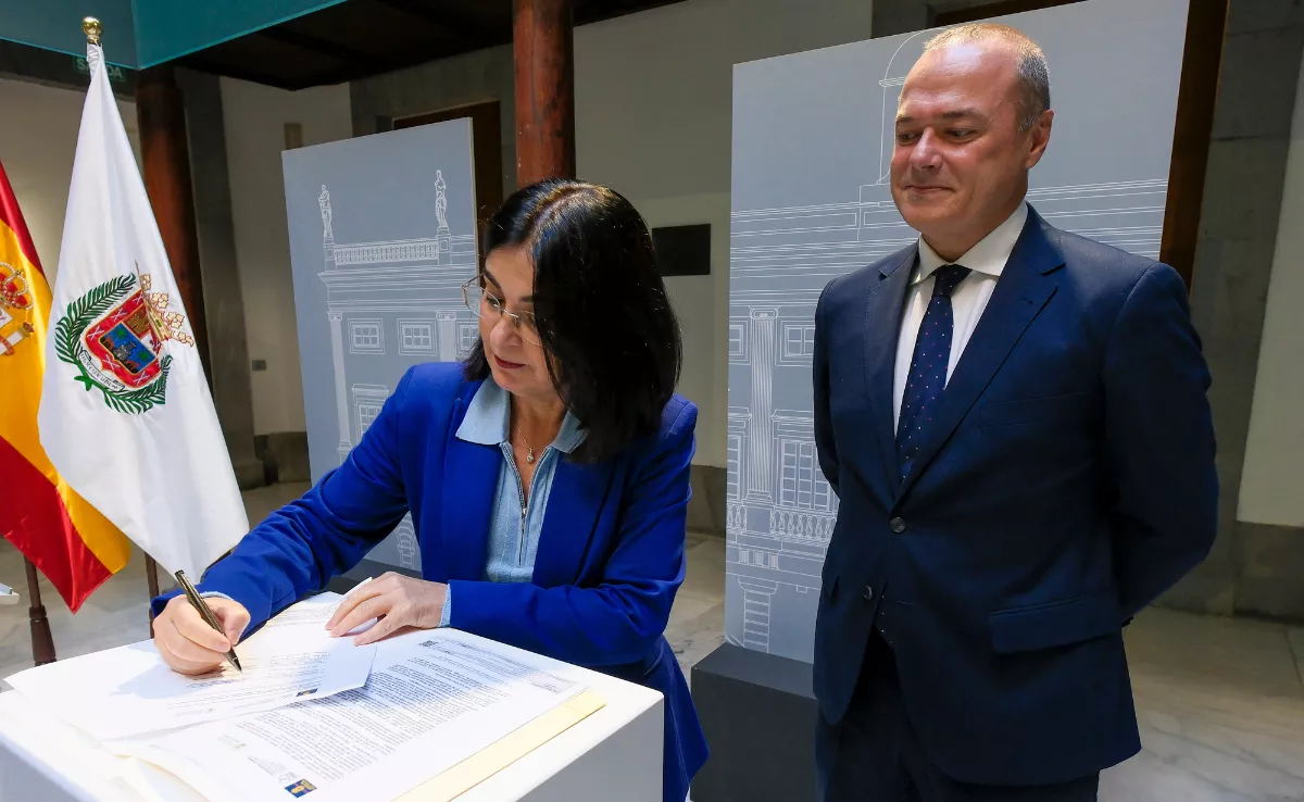 Augusto Hidalgo junto a la alcaldesa de Las Palmas de Gran Canaria, Carolina Darias / EFE - ÁNGEL MEDINA G.
