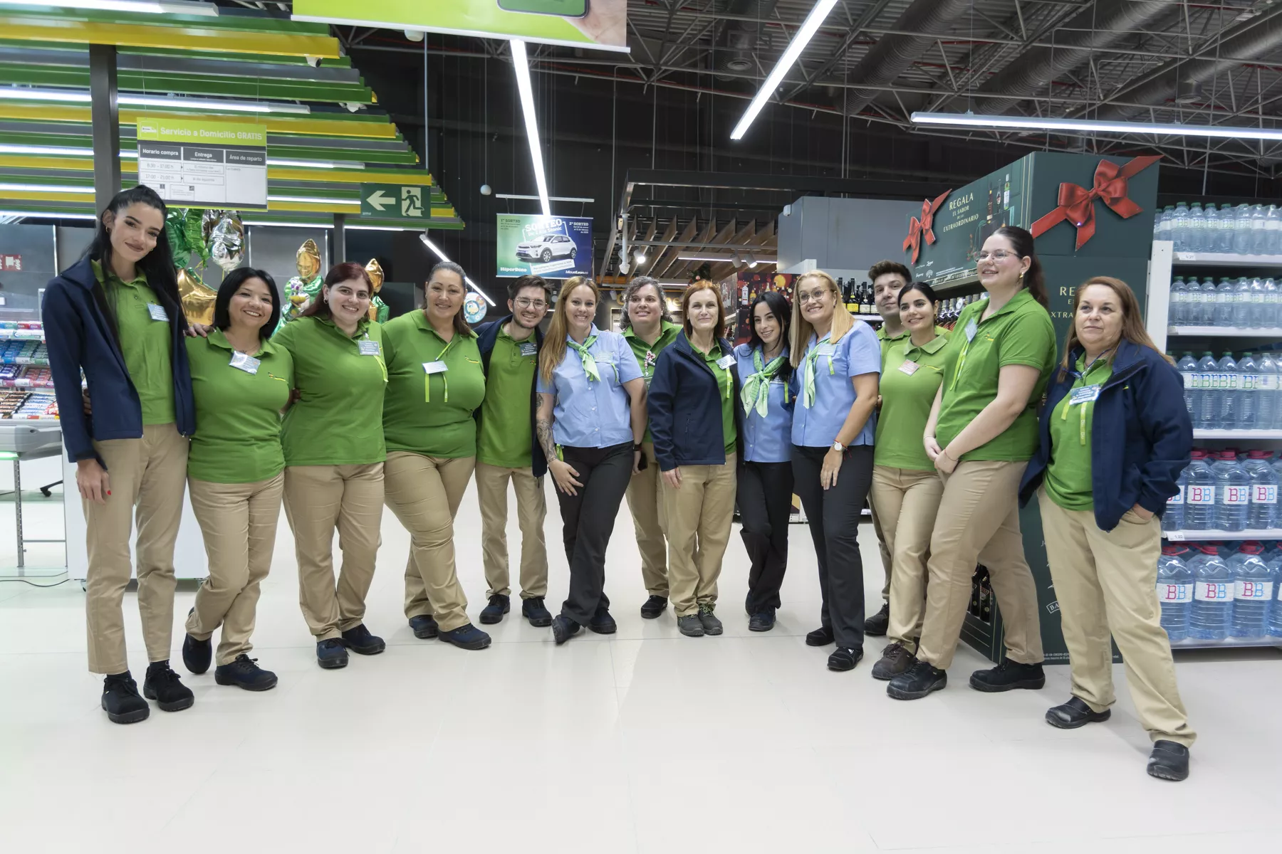 Empleadas del HiperDino Menceyes (Tenerife). CEDIDA