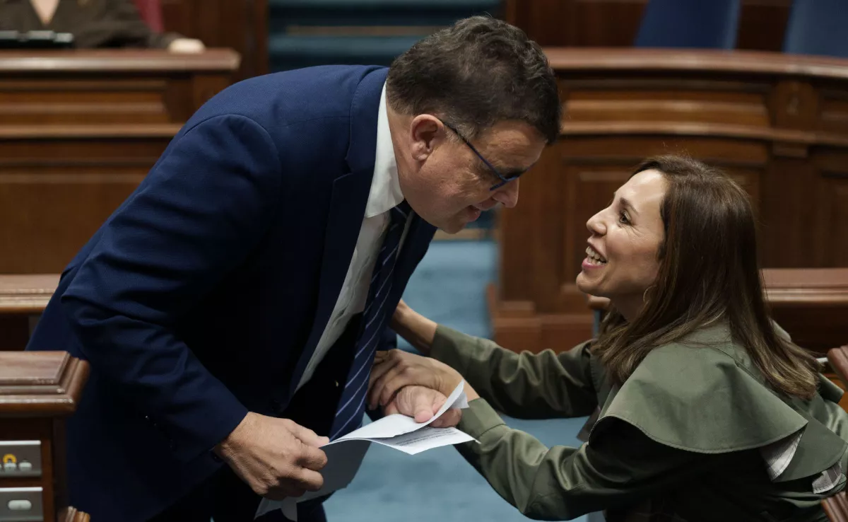 El consejero de Política Territorial Manuel Miranda y la consejera de Turismo, Jéssica de León / EFE - RAMÓN DE LA ROCHA