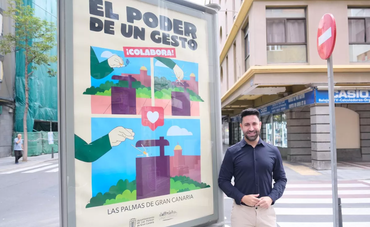 El concejal de Limpieza, Héctor Alemán, junto al cartel de la campaña / AYUNTAMIENTO DE LAS PALMAS DE GRAN CANARIA