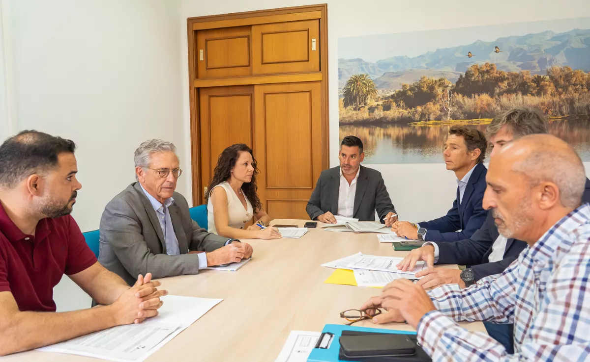 Un momento de la firma del convenio entre Visocan y el Ayuntamiento de San Bartolomé de Tirajana. / AH