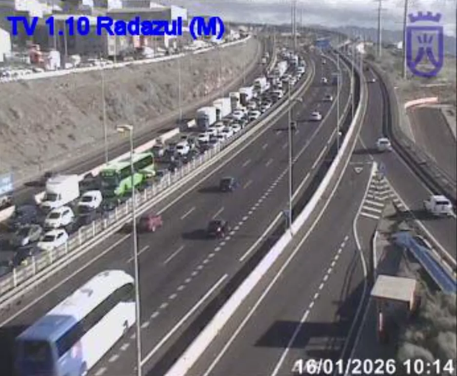 Accidente en la TF-1 a la altura de Tabaiba. / CARRETERAS DEL CABILDO DE TENERIFE