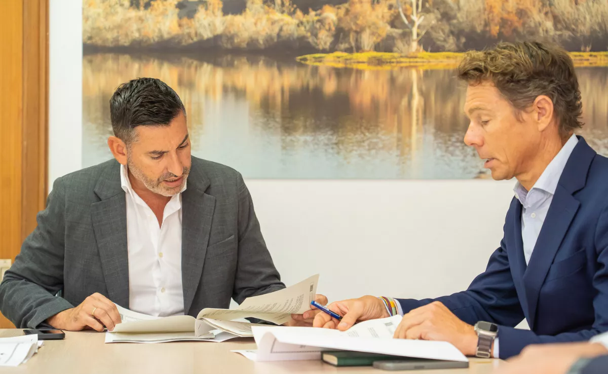 El concejal de Vivienda, Alejandro Marichal, durante una reunión de trabajo con Visocan. / AH
