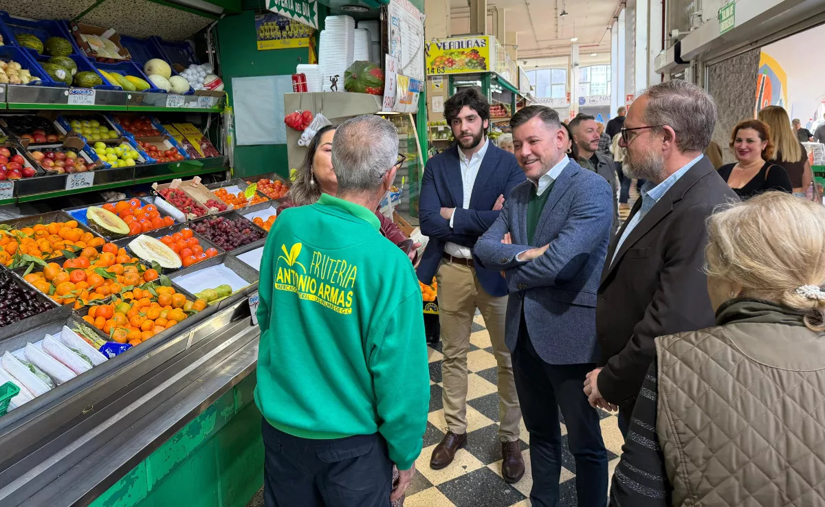 Visita de Teodoro Sosa y José Eduardo Ramírez al Mercado Central / PRIMERO CANARIAS