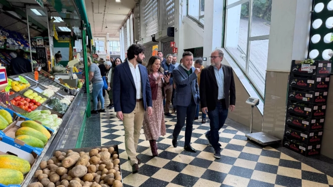 Visita de Teodoro Sosa y José Eduardo Ramírez al Mercado Central / PRIMERO CANARIAS (1)