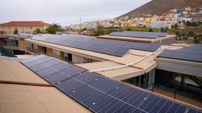 Placas solares en el centro Padre Cueto / CABILDO DE GRAN CANARIA