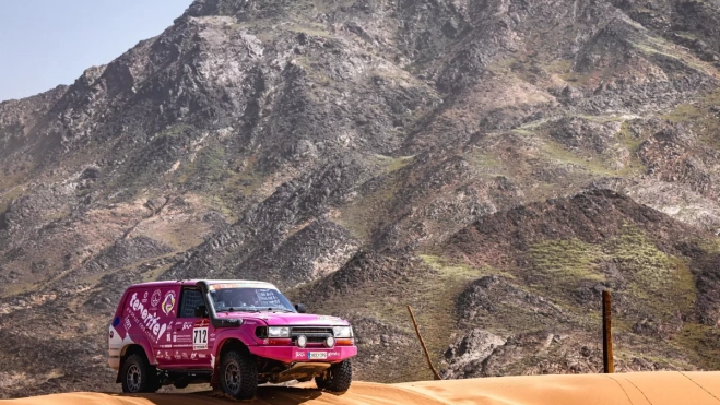 Imagen del 'Zorro Rosa' en el Dakar / DAKAR POR LA VIDA